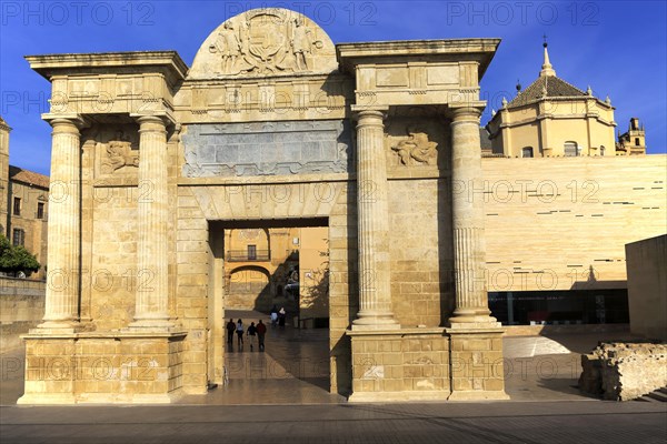 Sixteenth century Renaissance gate Puerta del Puente historic gateway, Cordoba, Spain, Europe