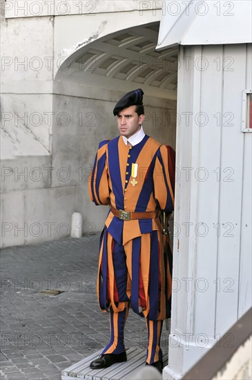 Swiss Guard, San Pietro, St Peter's Basilica, Vatican State, Vatican, Rome, Italy, Europe