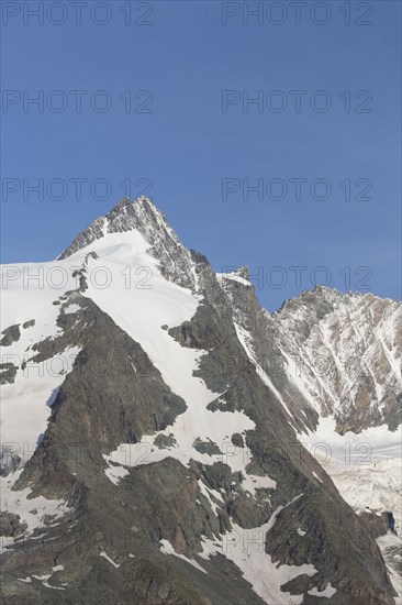 Grossglockner, Grossglockner (3798 m) and Glocknerwand, highest mountain in Austria in the Hohe Tauern National Park, Carinthia, Kaernten