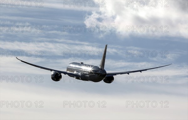 A Boeing 787-9 Dreamliner of the airline Qatar Airways takes off, Schoenefeld, 28/03/2023