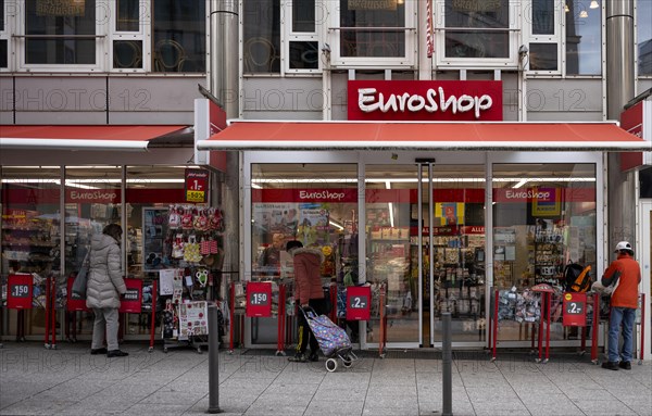 Customers in front of EURO-Shop, EuroShop, Stuttgart, Baden-Wuerttemberg, Germany, Europe