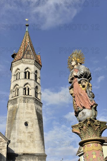 St. Johanniskirche, Johanneskirche, with bell tower Johannisturm, late Romanesque, built between 1210 and 1230, in the foreground figure of the market fountain, Schwaebisch Gmuend, Baden-Wuerttemberg, Germany, Europe