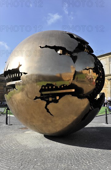 Mappa Monda, Sfera con Sfera, Globe, Palazzetto del Belvedere, Cortile della Pigna, Vatican Museums, Vatican, Rome, Lazio, Italy, Europe