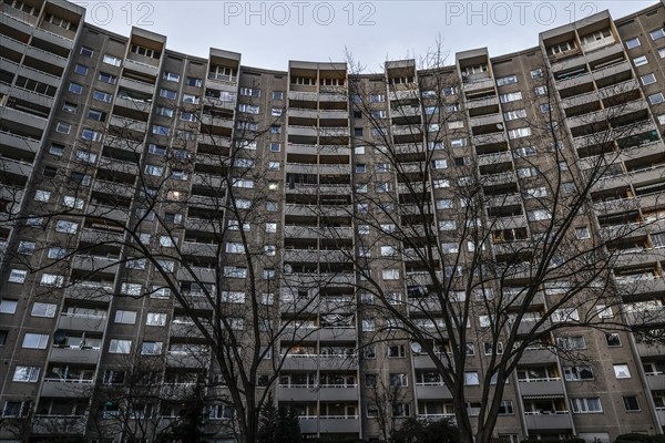 View of the Gropiushaus tower block in Gropiusstadt. The rise in rents in German cities has increased again in the past year, Berlin, 16.01.2023