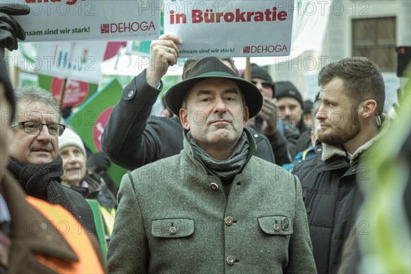Vice President and Minister of Economic Affairs Hubert Aiwanger at the rally, farmers' protest, Odeonsplatz, Munich, Upper Bavaria, Bavaria, Germany, Europe