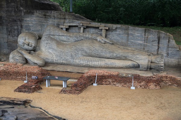 Reclining Buddha, Gal Viharaya, UNESCO World Heritage Site, the ancient city of Polonnaruwa, Sri Lanka, Asia