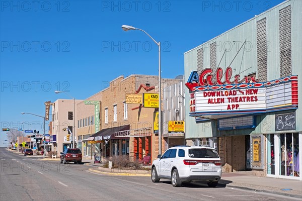 Shops and Allen Theatres, movie theatre on Main Street in the city Farmington, San Juan County, New Mexico, United States, USA, North America