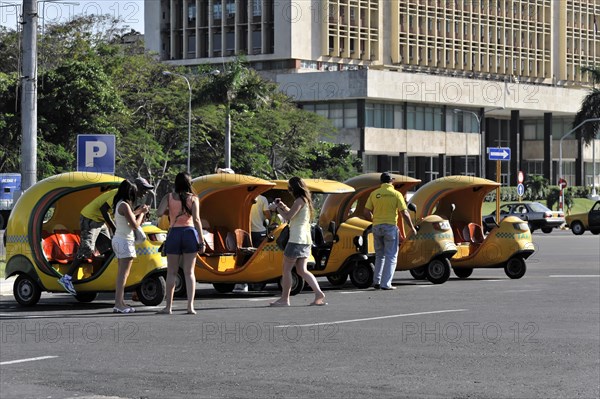 Cubataxi in the centre of Havana, Centro Habana, Cuba, Greater Antilles, Caribbean, Central America, America, Central America