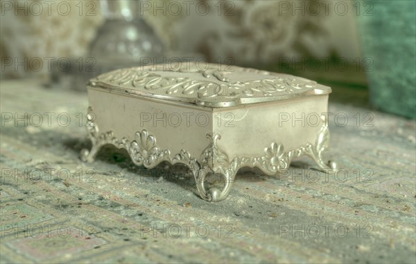 A small, decorated silver jewellery box on a surface with a vintage look, Maison Limmi, Lost Place, Kalken, Laarne, Province of East Flanders, Belgium, Europe