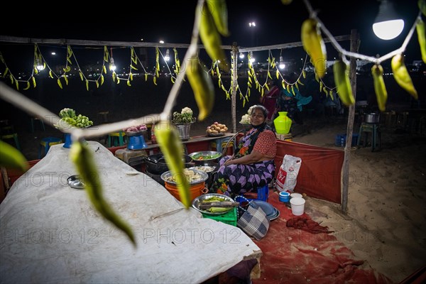 Greengrocer, Marina Beach, Chennai, Tamil Nadu, India, Asia