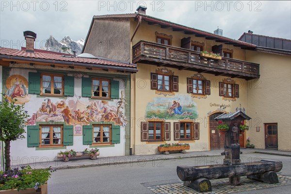 Houses, decorated with flowers, Lueftlmalerei, Karwendel Mountains, Mittenwald, Bavaria