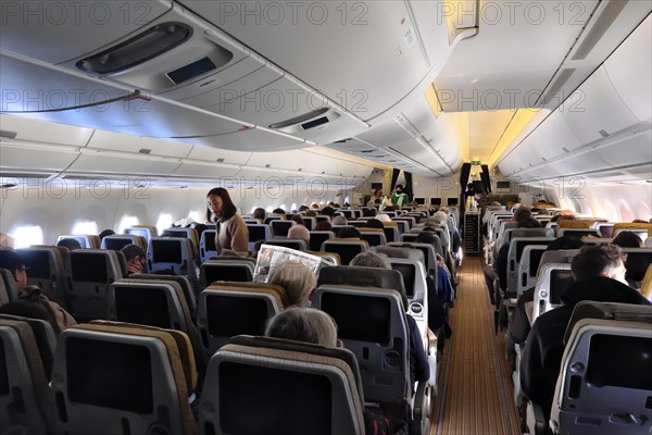 Interior view right Economy Class, Airbus A 350 900 Singapore Airline, Munich Franz Josef Strauss Airport, Munich, Bavaria, Germany, Europe