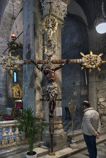 Large Chistus cross on the chancel in the church of San Donato, 12th century, Via S. Donato, 10, in the centre of Genoa, Italy, Europe