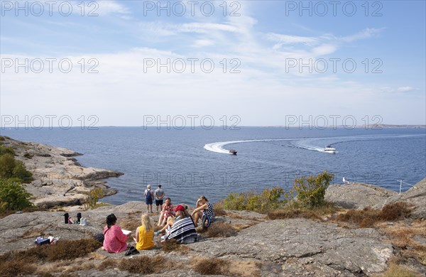 Picnic on the archipelago island of Marstrandsoe, Marstrand, Vaestra Goetalands laen, Sweden, Europe