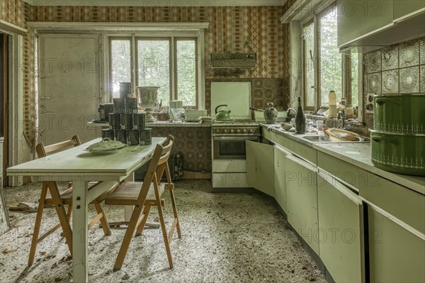 A chaotic, abandoned kitchen with retro charm and traces of decay, Maison Limmi, Lost Place, Kalken, Laarne, Province of East Flanders, Belgium, Europe