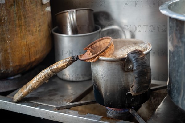 Tea strainer, tea vendor's stall, Pondicherry or Puducherry, Tamil Nadu, India, Asia