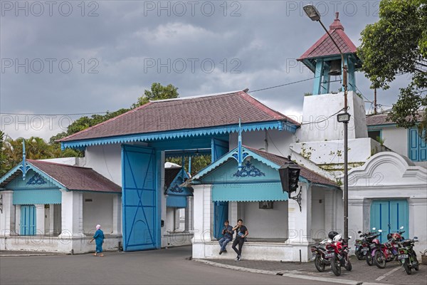 Entrance gate to the Kraton of Surakarta, Keraton Surakarta, palace of Susuhunan Pakubuwono in the city Solo, Java, Indonesia, Asia