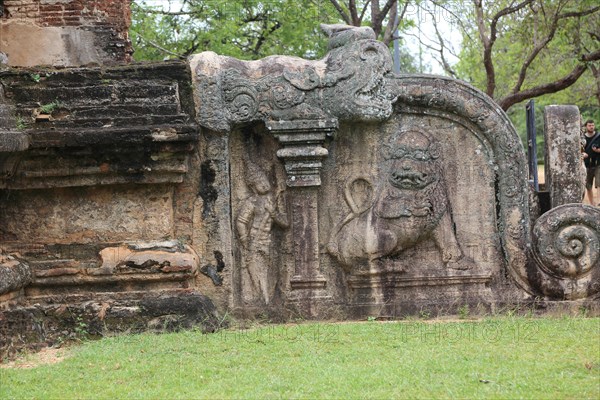 UNESCO World Heritage Site, ancient city Polonnaruwa, Sri Lanka, Asia, stone carving figures, Lankatilaka building, Alahana Pirivena complex, Asia