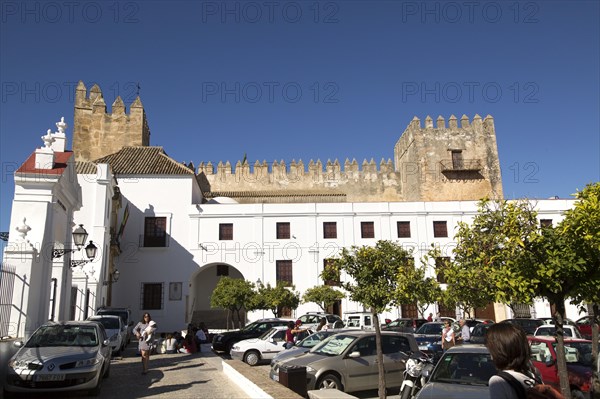 Castle and Ayuntiamiento, Plaza del Cabildo, village of Arcos de la Frontera, Cadiz province, Spain, Europe
