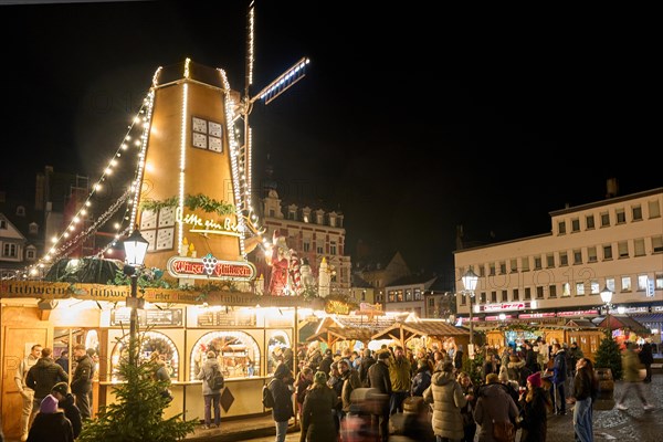 The Lord Mayor of Koblenz, David LangnerThe Koblenz Christmas market on the map in Koblenz's old town centre. Koblenz, Rhineland-Palatinate, Germany, Europe