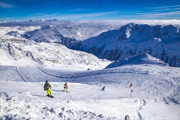 Snowboarder, Tiefenbachferner glacier ski area, Soelden, Oetztal, Tyrol