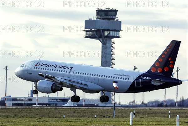 An Airbus A-320 of the airline brussels airlines takes off at BER Berlin Brandenburg Airport Willy Brandt, Schoenefeld, 28/03/2023