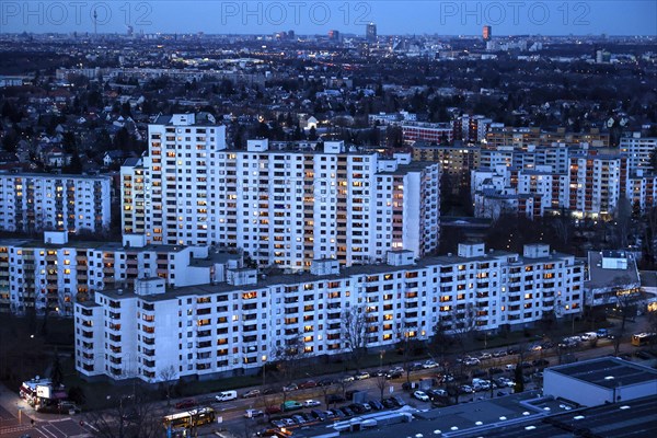 View of tower blocks and apartment blocks in the Neukoelln district of Berlin. The rise in rents in German cities has increased again in the past year, Berlin, 16.01.2023