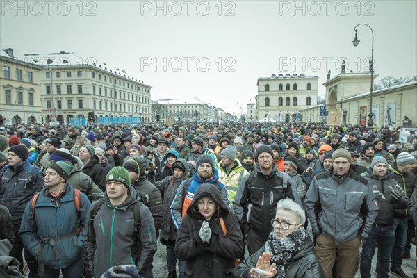 Demonstrators at the central rally, farmers' protest, Odeonsplatz, Munich, Upper Bavaria, Bavaria, Germany, Europe