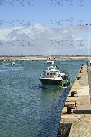 Ships and boats at quay walls, Le Croisic, Loire-Atlantique, Pays de la Loire, France, Europe