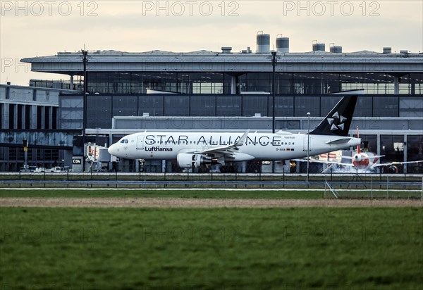 A Lufthansa Airbus A-320 lands at BER Berlin Brandenburg Airport Willy Brandt, Schoeenefeld, 28 March 2023