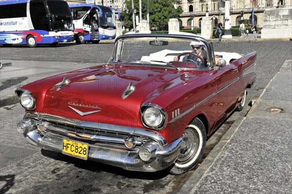 Vintage car from the 1950s in the centre of Havana, Centro Habana, Cuba, Greater Antilles, Caribbean, Central America