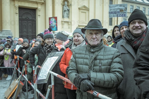 Demonstrators at the rally, farmers' protest, Odeonsplatz, Munich, Upper Bavaria, Bavaria, Germany, Europe