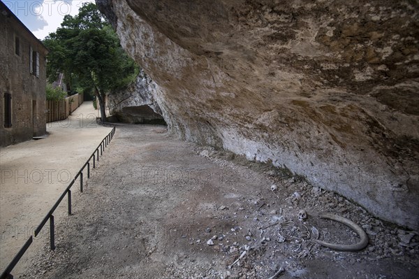 Abri de Cro-Magnon, prehistoric site where four Cro Magnon skeletons were discovered in 1868 by Francois Berthoumeyrou at Les Eyzies-de-Tayac-Sireuil, Dordogne, Aquitaine, France, Europe