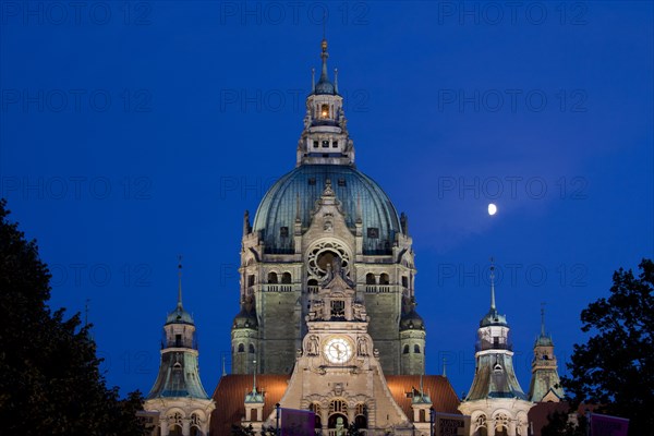 The New City Hall, Neues Rathaus at night in Hannover, Lower Saxony, Germany, Europe