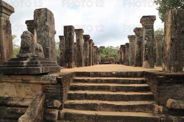 Council Chamber, Island Park, UNESCO World Heritage Site, the ancient city of Polonnaruwa, Sri Lanka, Asia
