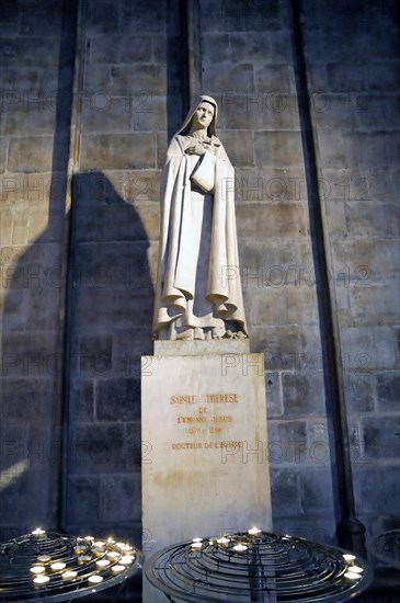 Monument, SAINTE THERESE 1873-1897 DOCTEUR DE LEGLISE, Notre-Dame de Paris Cathedral, Ille de la Cite, 4th arrondissement, Paris, France, Europe
