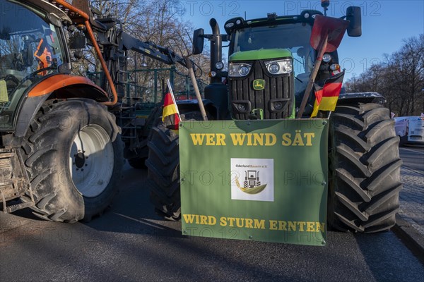 Germany, Berlin, 08.01.2024, Protest by farmers in front of the Brandenburg Gate, nationwide protest week against the policies of the traffic light government and cuts for farms, He who sows the wind will reap the whirlwind, Europe