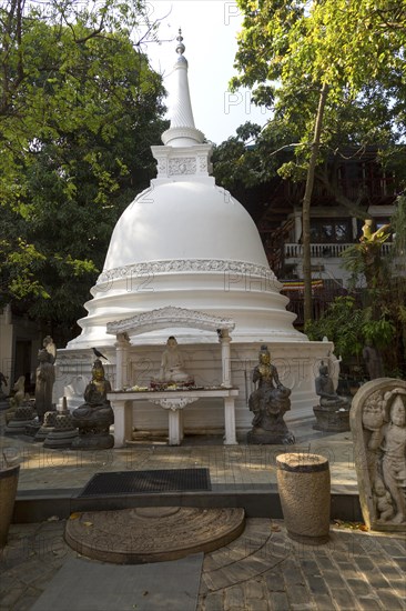 Gangaramaya Buddhist Temple, Colombo, Sri Lanka, Asia