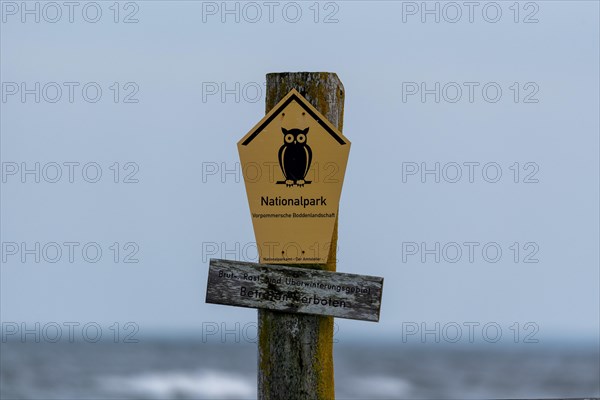 National park sign with owl logo, Vorpommersche Boddenlandschaft National Park, Baltic Sea, Zingst, Mecklenburg-Western Pomerania, Germany, Europe