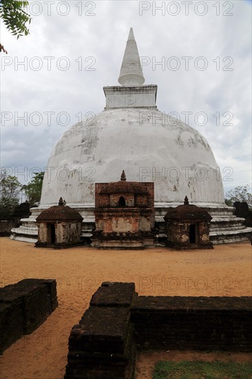 UNESCO World Heritage Site, the ancient city of Polonnaruwa, Sri Lanka, Asia, Alahana Pirivena complex, Kili Vihara stupa, Asia