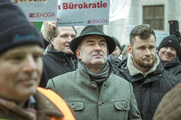 Vice President and Minister of Economic Affairs Hubert Aiwanger at the rally, farmers' protest, Odeonsplatz, Munich, Upper Bavaria, Bavaria, Germany, Europe