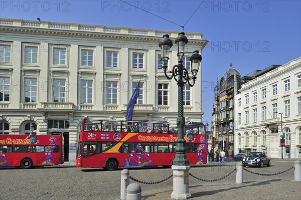 Double decker bus in front of the Musee Magritte Museum, MMM at the Place Royale, Royal Square, Koningsplein in Brussels, Belgium, Europe