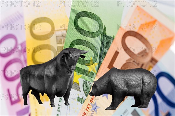 Bull and bear, symbolic figures of the stock market, Studio