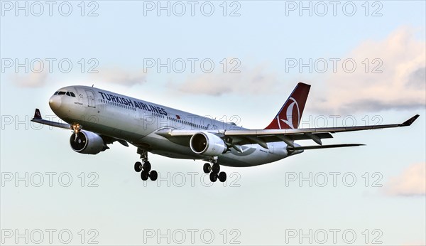 An Airbus A330-320 of the airline Turkish airlines lands, Schoenefeld, 28/03/2023