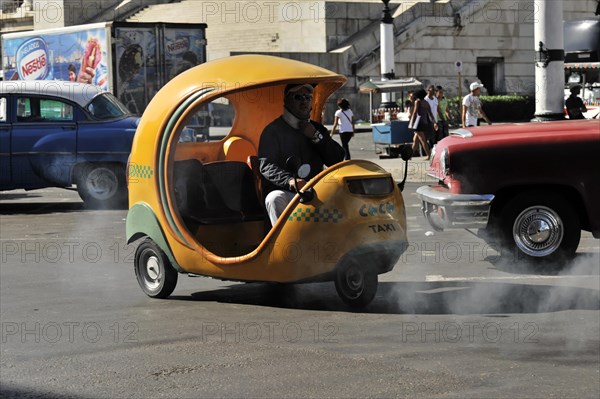 Cubataxi in the centre of Havana, Centro Habana, Cuba, Greater Antilles, Caribbean, Central America, America, Central America