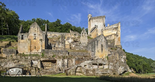 Chateau de Commarque, medieval castle at Les Eyzies-de-Tayac-Sireuil, Dordogne, Aquitaine, France, Europe