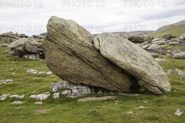 Norber erratics glacial deposition, Austwick, Yorkshire Dales national park, England, UK