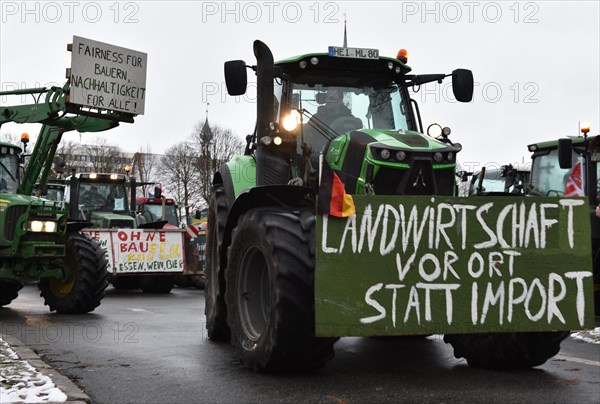 Farmers protest with tractors on 6 January 2024 in Heide, Schleswig-Holstein, Germany, Europe