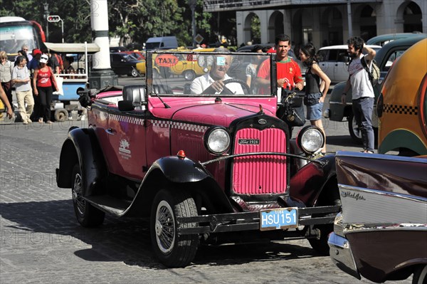 Open-top vintage car from the 1950s in the centre of Havana, Centro Habana, Cuba, Greater Antilles, Caribbean, Central America
