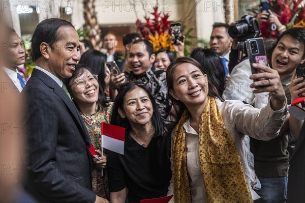 Joko Widodo, the President of Indonesia, takes selfies during a visit to Manila, Philippines 11/01/2024